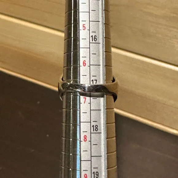 Sterling silver Marcasite onyx ring approximate size 6 1/2 to 6 3/4. - Picture 6 of 6